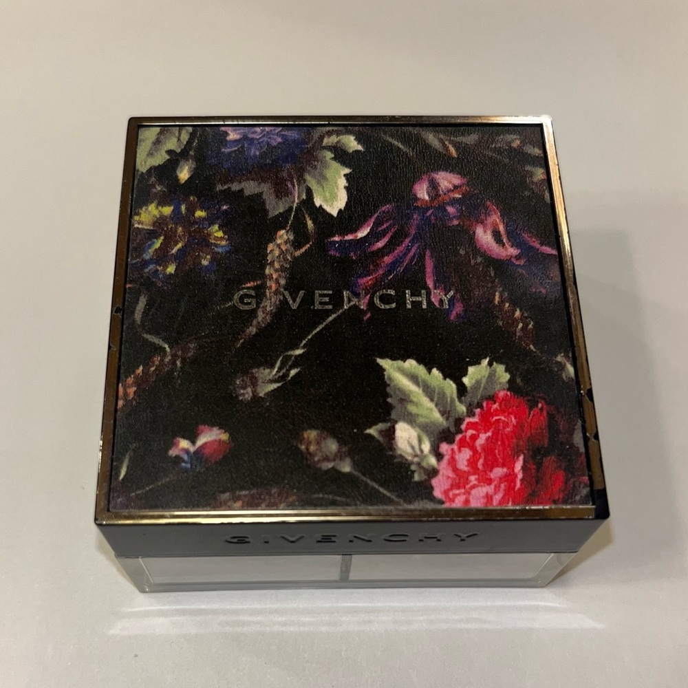 Givenchy Prisme Libre Loose Setting and Finishing Powder | Color: 01